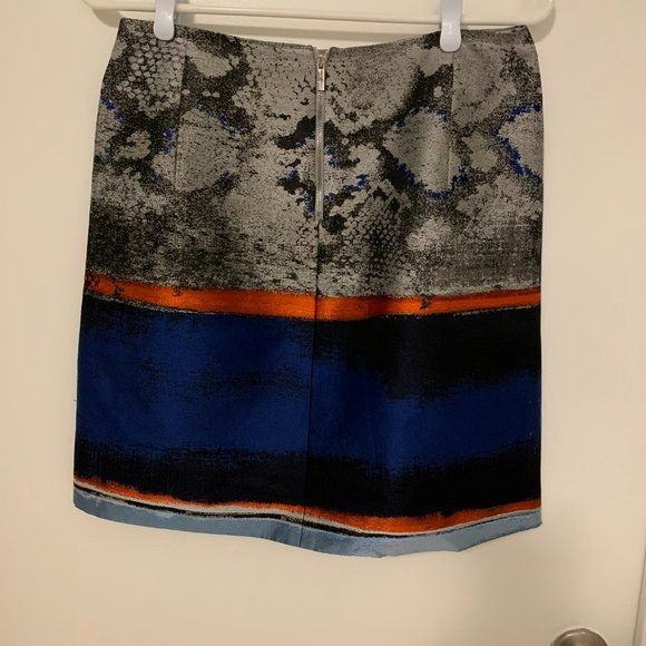 Fully lined knee length skirt by Elie Tahari - Picture 2 of 2